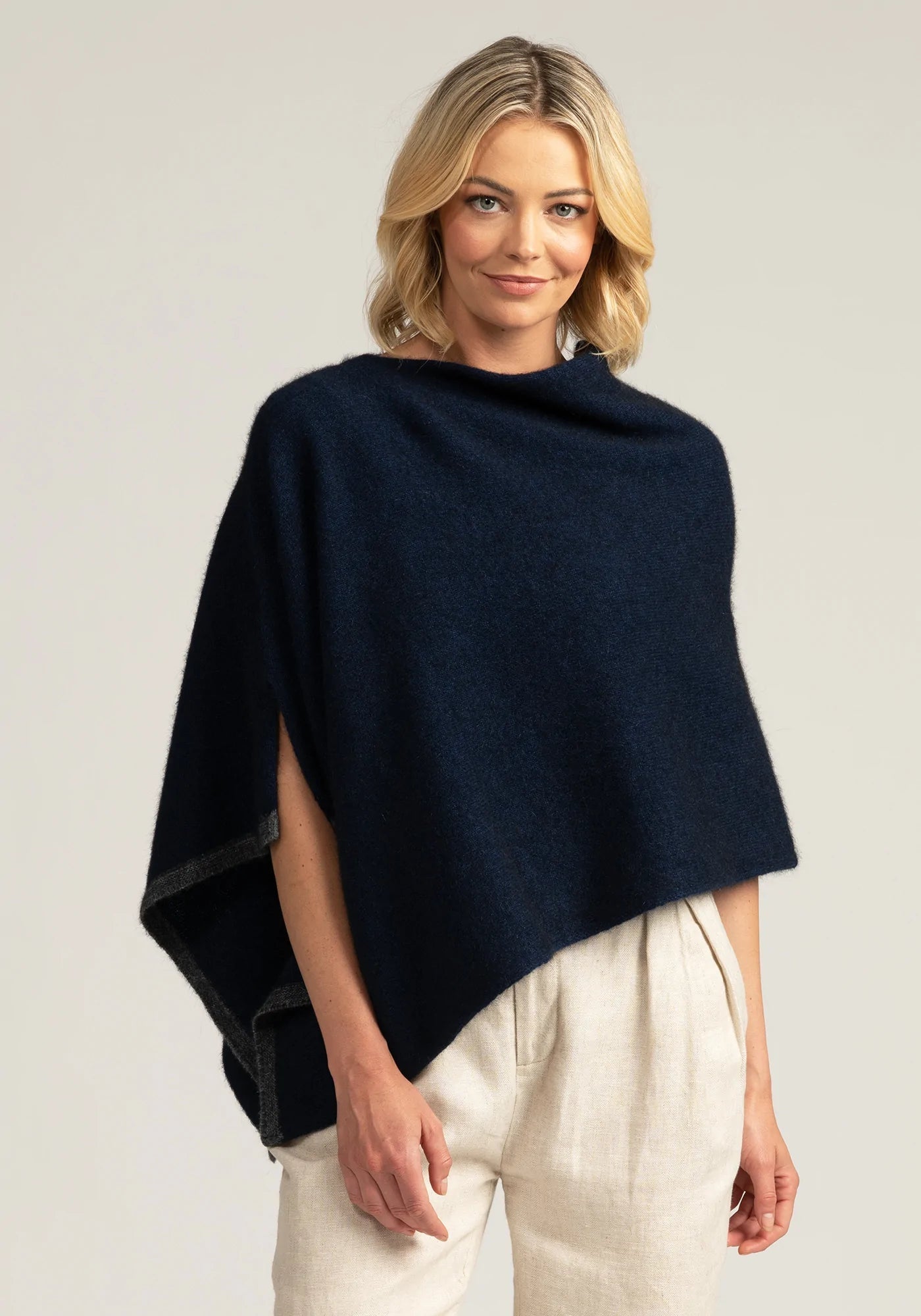 Two Tone Poncho Merinomink Black