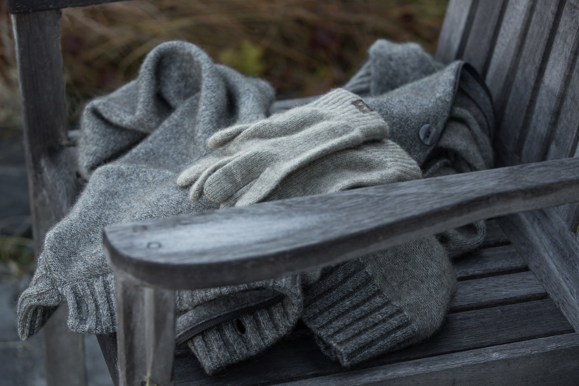 set of grey gloves, scarf and beanie in possum merino made in New Zealand
